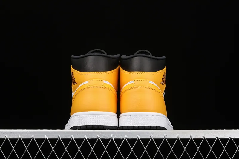 All categories Air Jordan Jordan series basketball shoes Air Jordan 1 Mid G version pure original Air Jordan 1 Mid AJ1 Joe 1 white and yellow Zhongbang basketball shoes 554724-170